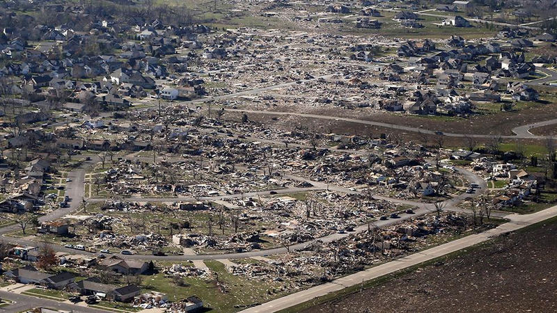 Illustration for article titled Aerial photos reveal the destructive path of the Midwest tornado